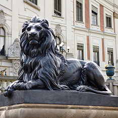large bronze lion statue for hotel decorative